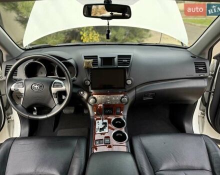 Белый Тойота Хайлендер, объемом двигателя 3.46 л и пробегом 152 тыс. км за 18700 $, фото 57 на Automoto.ua