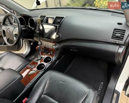 Белый Тойота Хайлендер, объемом двигателя 3.46 л и пробегом 152 тыс. км за 18700 $, фото 46 на Automoto.ua