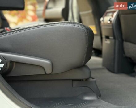 Белый Тойота Хайлендер, объемом двигателя 3.46 л и пробегом 152 тыс. км за 18700 $, фото 42 на Automoto.ua