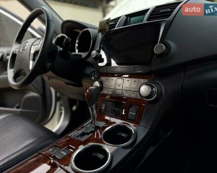 Белый Тойота Хайлендер, объемом двигателя 3.46 л и пробегом 152 тыс. км за 18700 $, фото 47 на Automoto.ua