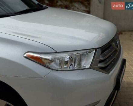 Белый Тойота Хайлендер, объемом двигателя 3.46 л и пробегом 152 тыс. км за 18700 $, фото 21 на Automoto.ua