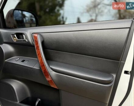 Белый Тойота Хайлендер, объемом двигателя 3.46 л и пробегом 152 тыс. км за 18700 $, фото 49 на Automoto.ua