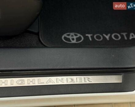 Белый Тойота Хайлендер, объемом двигателя 3.46 л и пробегом 152 тыс. км за 18700 $, фото 44 на Automoto.ua