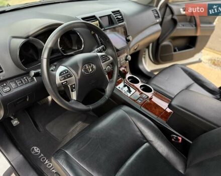 Белый Тойота Хайлендер, объемом двигателя 3.46 л и пробегом 152 тыс. км за 18700 $, фото 64 на Automoto.ua