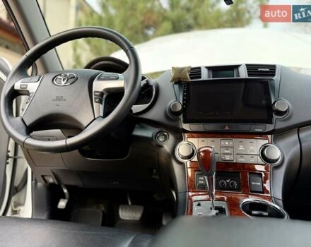 Белый Тойота Хайлендер, объемом двигателя 3.46 л и пробегом 152 тыс. км за 18700 $, фото 60 на Automoto.ua