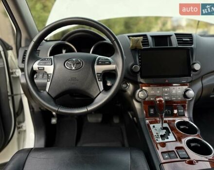 Белый Тойота Хайлендер, объемом двигателя 3.46 л и пробегом 152 тыс. км за 18700 $, фото 58 на Automoto.ua