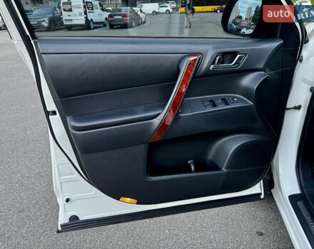 Білий Тойота Хайлендер, об'ємом двигуна 3.46 л та пробігом 175 тис. км за 16100 $, фото 30 на Automoto.ua