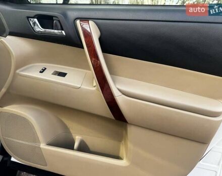 Белый Тойота Хайлендер, объемом двигателя 3.46 л и пробегом 207 тыс. км за 16850 $, фото 31 на Automoto.ua