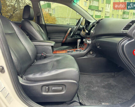 Белый Тойота Хайлендер, объемом двигателя 3.46 л и пробегом 172 тыс. км за 22000 $, фото 31 на Automoto.ua