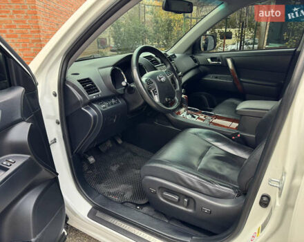 Белый Тойота Хайлендер, объемом двигателя 3.46 л и пробегом 172 тыс. км за 22000 $, фото 19 на Automoto.ua