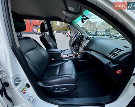 Білий Тойота Хайлендер, об'ємом двигуна 3.46 л та пробігом 175 тис. км за 16500 $, фото 29 на Automoto.ua