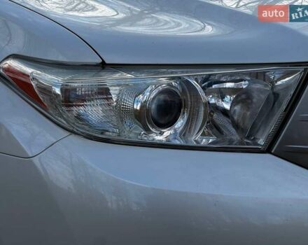 Белый Тойота Хайлендер, объемом двигателя 3.46 л и пробегом 207 тыс. км за 16850 $, фото 4 на Automoto.ua