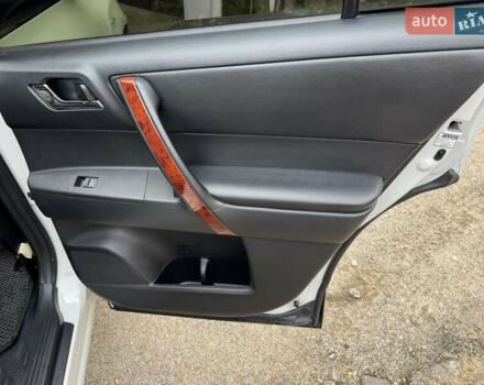 Белый Тойота Хайлендер, объемом двигателя 3.46 л и пробегом 172 тыс. км за 22000 $, фото 26 на Automoto.ua