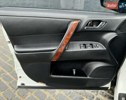 Белый Тойота Хайлендер, объемом двигателя 3.46 л и пробегом 200 тыс. км за 14999 $, фото 46 на Automoto.ua