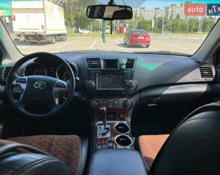 Білий Тойота Хайлендер, об'ємом двигуна 3.46 л та пробігом 174 тис. км за 18000 $, фото 7 на Automoto.ua