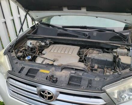 Белый Тойота Хайлендер, объемом двигателя 3.5 л и пробегом 207 тыс. км за 16500 $, фото 5 на Automoto.ua