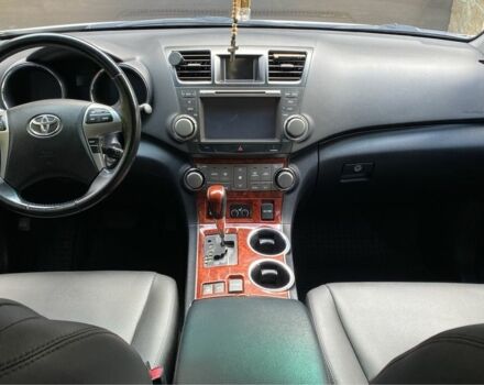 Белый Тойота Хайлендер, объемом двигателя 3.5 л и пробегом 185 тыс. км за 17800 $, фото 3 на Automoto.ua