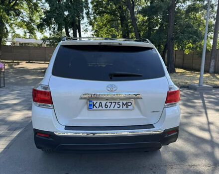 Белый Тойота Хайлендер, объемом двигателя 3.46 л и пробегом 200 тыс. км за 16000 $, фото 3 на Automoto.ua