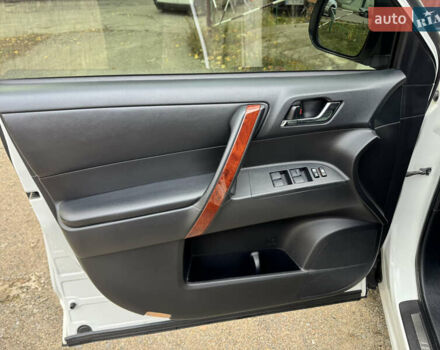 Белый Тойота Хайлендер, объемом двигателя 3.46 л и пробегом 172 тыс. км за 22000 $, фото 18 на Automoto.ua