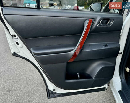 Білий Тойота Хайлендер, об'ємом двигуна 3.46 л та пробігом 175 тис. км за 16100 $, фото 23 на Automoto.ua