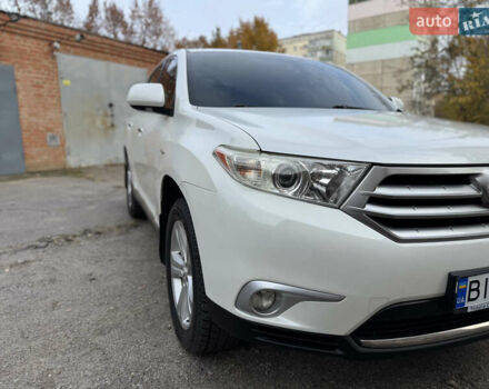 Белый Тойота Хайлендер, объемом двигателя 3.46 л и пробегом 172 тыс. км за 22000 $, фото 3 на Automoto.ua