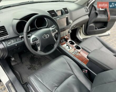 Белый Тойота Хайлендер, объемом двигателя 3.46 л и пробегом 200 тыс. км за 14999 $, фото 49 на Automoto.ua