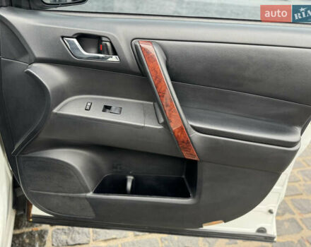 Белый Тойота Хайлендер, объемом двигателя 3.46 л и пробегом 200 тыс. км за 14999 $, фото 62 на Automoto.ua