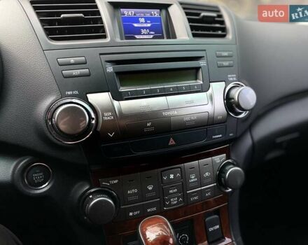 Белый Тойота Хайлендер, объемом двигателя 3.46 л и пробегом 28 тыс. км за 25622 $, фото 17 на Automoto.ua