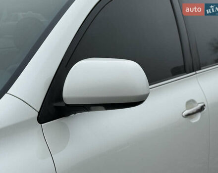 Белый Тойота Хайлендер, объемом двигателя 3.46 л и пробегом 205 тыс. км за 14200 $, фото 41 на Automoto.ua