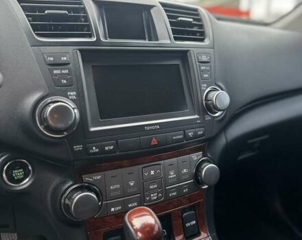 Белый Тойота Хайлендер, объемом двигателя 3.46 л и пробегом 199 тыс. км за 18000 $, фото 25 на Automoto.ua