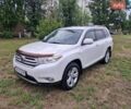 Белый Тойота Хайлендер, объемом двигателя 3.46 л и пробегом 260 тыс. км за 19000 $, фото 1 на Automoto.ua