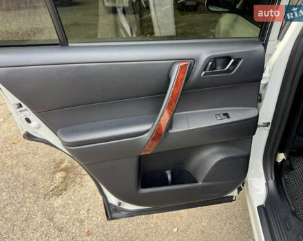 Белый Тойота Хайлендер, объемом двигателя 3.46 л и пробегом 172 тыс. км за 22000 $, фото 20 на Automoto.ua