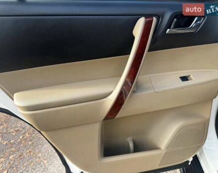 Белый Тойота Хайлендер, объемом двигателя 3.46 л и пробегом 207 тыс. км за 16850 $, фото 27 на Automoto.ua