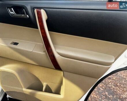 Белый Тойота Хайлендер, объемом двигателя 3.46 л и пробегом 207 тыс. км за 16850 $, фото 29 на Automoto.ua