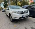 Белый Тойота Хайлендер, объемом двигателя 3.46 л и пробегом 260 тыс. км за 16000 $, фото 1 на Automoto.ua
