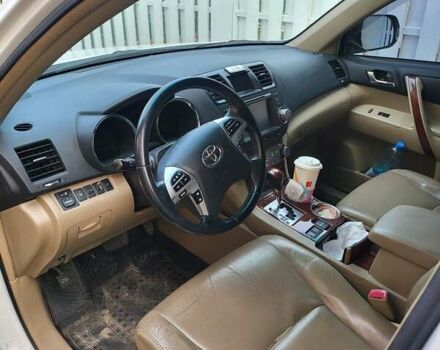 Белый Тойота Хайлендер, объемом двигателя 3.5 л и пробегом 207 тыс. км за 16500 $, фото 15 на Automoto.ua