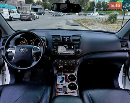 Білий Тойота Хайлендер, об'ємом двигуна 3.46 л та пробігом 175 тис. км за 16500 $, фото 34 на Automoto.ua