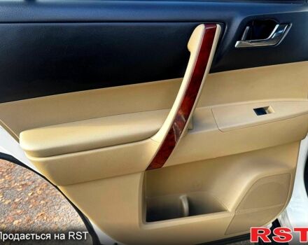 Білий Тойота Хайлендер, об'ємом двигуна 3.5 л та пробігом 207 тис. км за 16850 $, фото 8 на Automoto.ua