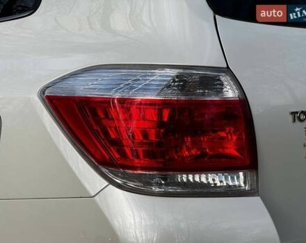 Белый Тойота Хайлендер, объемом двигателя 3.46 л и пробегом 207 тыс. км за 16850 $, фото 16 на Automoto.ua
