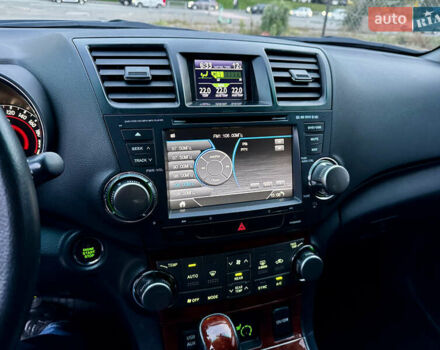 Білий Тойота Хайлендер, об'ємом двигуна 3.46 л та пробігом 175 тис. км за 16100 $, фото 38 на Automoto.ua