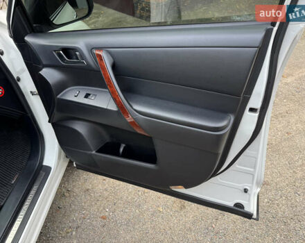 Белый Тойота Хайлендер, объемом двигателя 3.46 л и пробегом 172 тыс. км за 22000 $, фото 33 на Automoto.ua