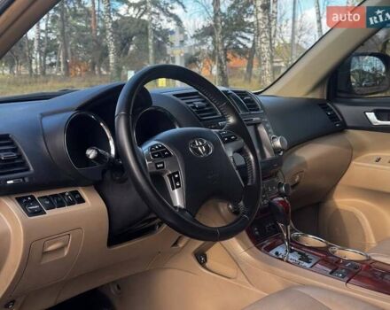 Белый Тойота Хайлендер, объемом двигателя 3.46 л и пробегом 207 тыс. км за 16850 $, фото 19 на Automoto.ua