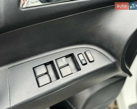 Белый Тойота Хайлендер, объемом двигателя 3.46 л и пробегом 205 тыс. км за 13999 $, фото 45 на Automoto.ua