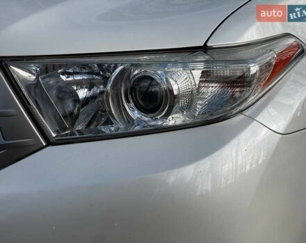 Белый Тойота Хайлендер, объемом двигателя 3.46 л и пробегом 207 тыс. км за 16850 $, фото 2 на Automoto.ua