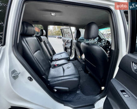 Білий Тойота Хайлендер, об'ємом двигуна 3.46 л та пробігом 175 тис. км за 16500 $, фото 27 на Automoto.ua