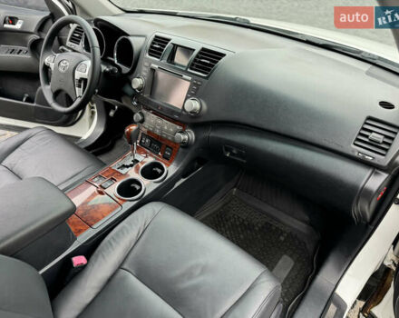 Белый Тойота Хайлендер, объемом двигателя 3.46 л и пробегом 205 тыс. км за 14200 $, фото 63 на Automoto.ua