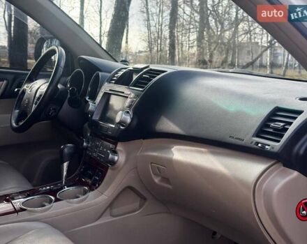 Белый Тойота Хайлендер, объемом двигателя 3.46 л и пробегом 207 тыс. км за 16850 $, фото 32 на Automoto.ua