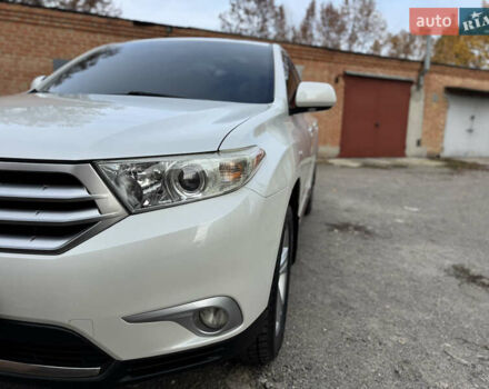 Белый Тойота Хайлендер, объемом двигателя 3.46 л и пробегом 172 тыс. км за 22000 $, фото 5 на Automoto.ua