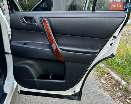 Білий Тойота Хайлендер, об'ємом двигуна 3.46 л та пробігом 175 тис. км за 16500 $, фото 26 на Automoto.ua