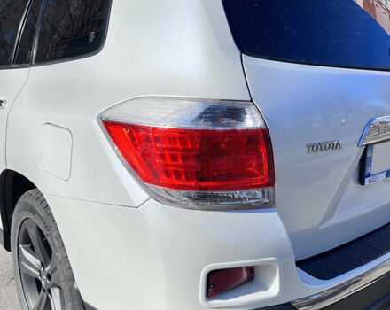Белый Тойота Хайлендер, объемом двигателя 3.5 л и пробегом 168 тыс. км за 20500 $, фото 4 на Automoto.ua